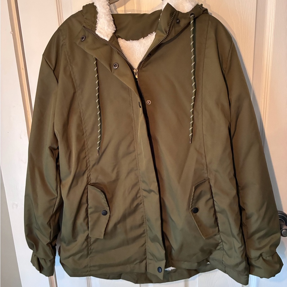 Women's Hooded Sherpa-Lined Utility Jacket in Olive Green